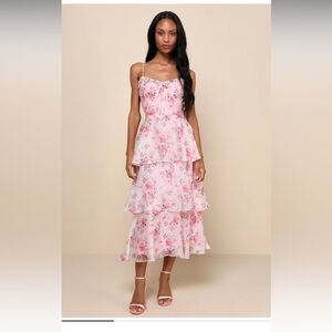 Lulus Pink Floral tiered midi dress. NWT. Size large